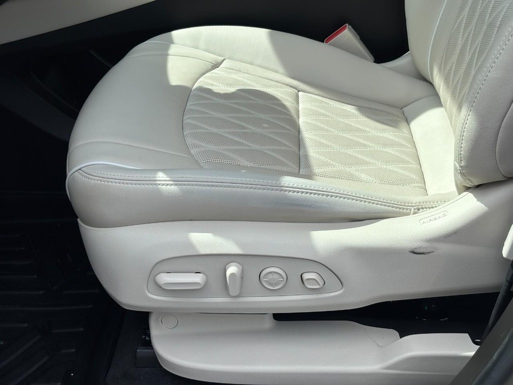 Buick Enclave Vehicle Full-screen Gallery Image 17