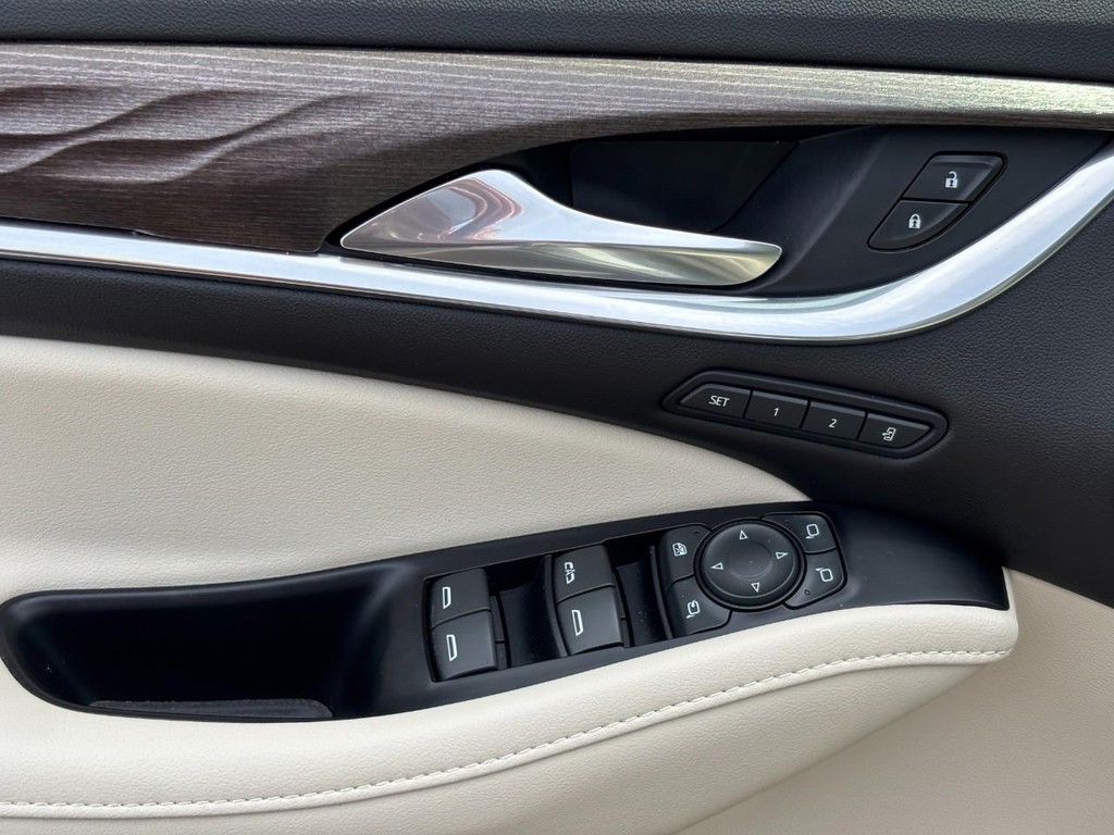 Buick Enclave Vehicle Full-screen Gallery Image 18