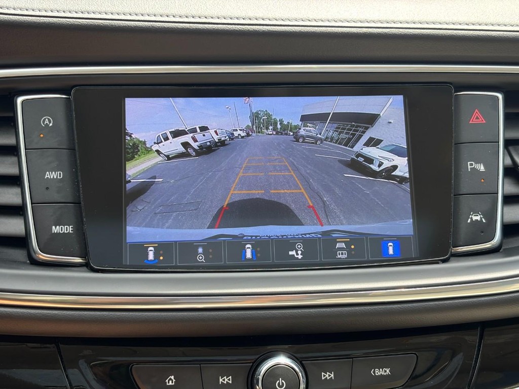 Buick Enclave Vehicle Full-screen Gallery Image 24