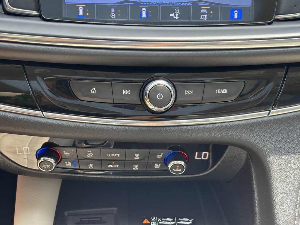 Buick Enclave Vehicle Full-screen Gallery Image 25