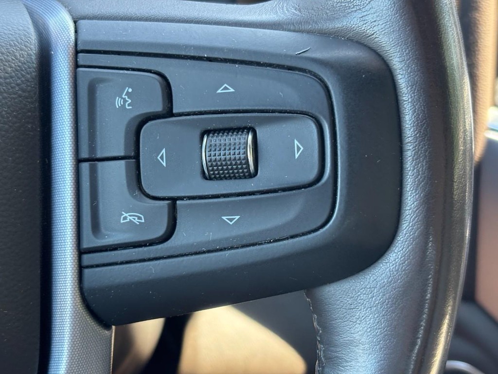 GMC Sierra 1500 Vehicle Full-screen Gallery Image 18