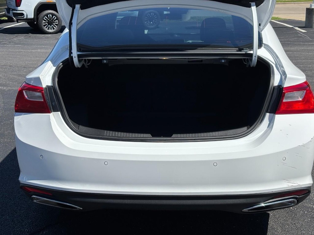 Chevrolet Malibu Vehicle Full-screen Gallery Image 09