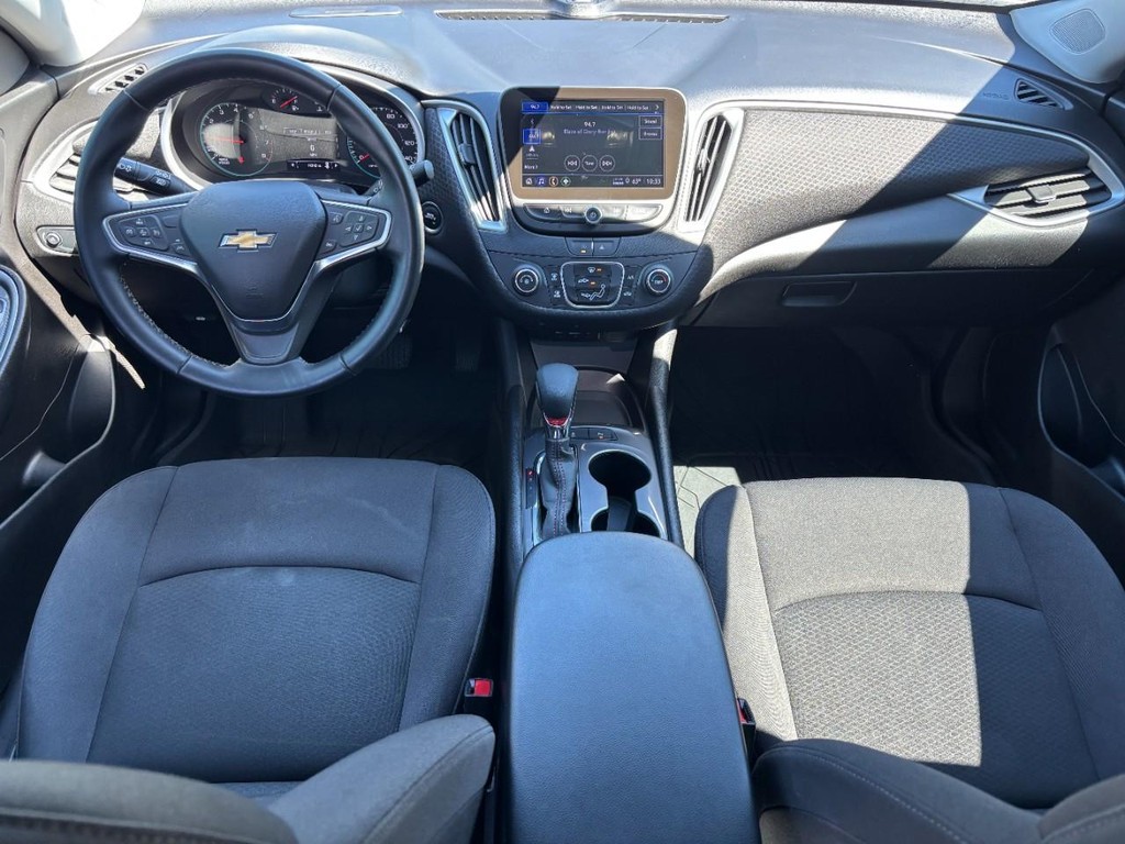 Chevrolet Malibu Vehicle Full-screen Gallery Image 12