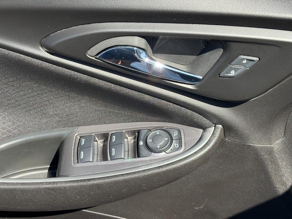 Chevrolet Malibu Vehicle Full-screen Gallery Image 17