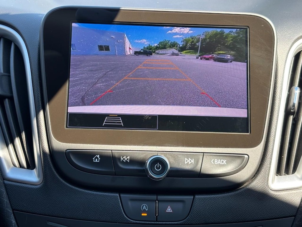 Chevrolet Malibu Vehicle Full-screen Gallery Image 22