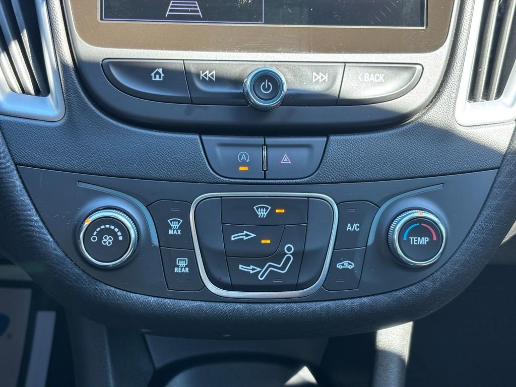 Chevrolet Malibu Vehicle Full-screen Gallery Image 23