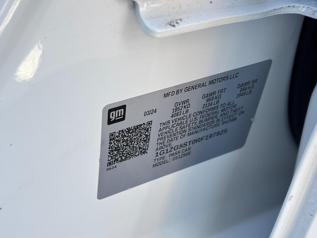 Chevrolet Malibu Vehicle Full-screen Gallery Image 24