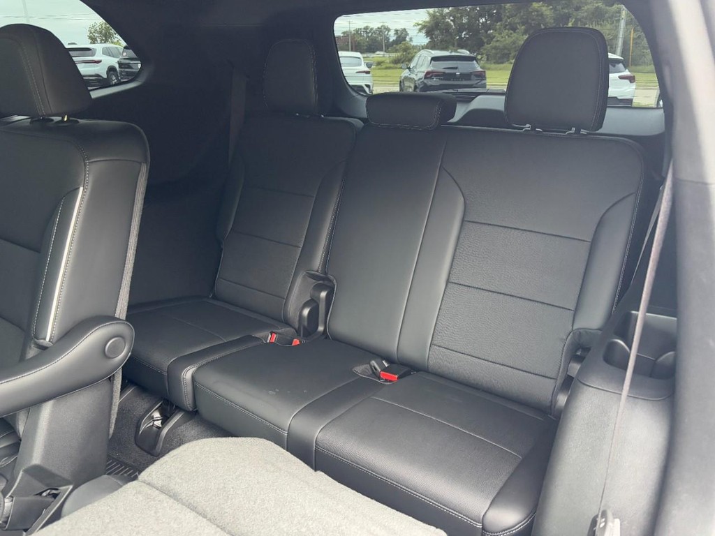 Buick Enclave Vehicle Full-screen Gallery Image 10