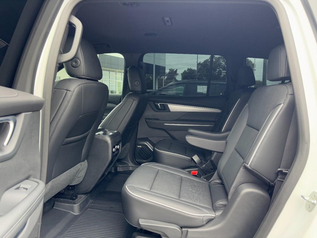 Buick Enclave Vehicle Full-screen Gallery Image 11