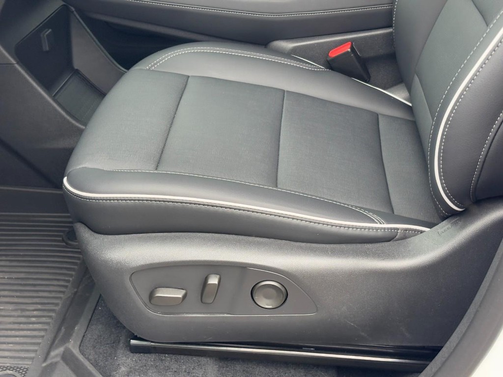 Buick Enclave Vehicle Full-screen Gallery Image 16