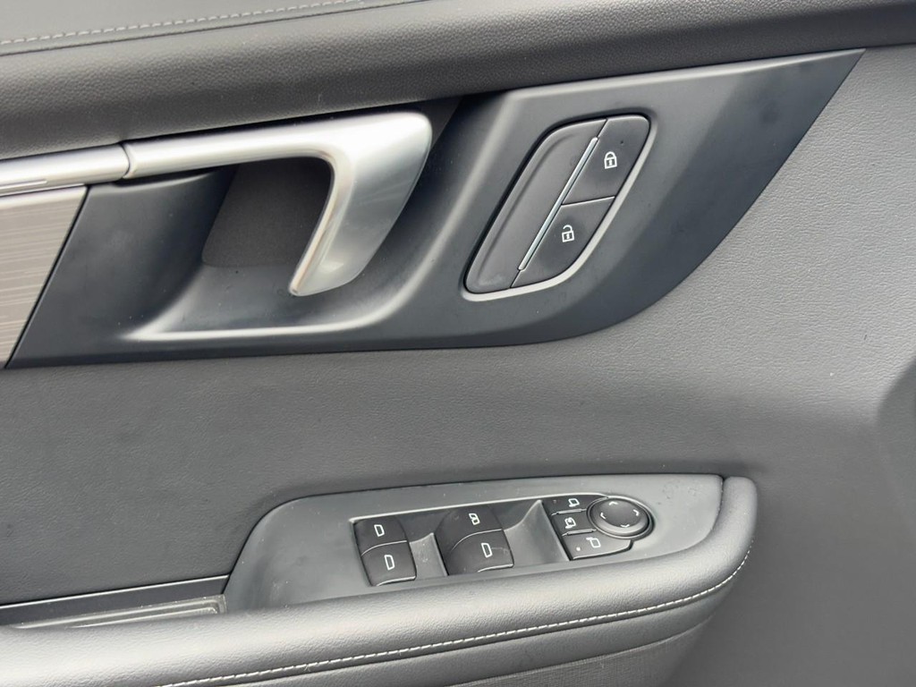 Buick Enclave Vehicle Full-screen Gallery Image 17