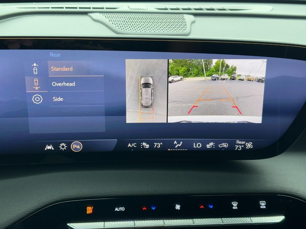 Buick Enclave Vehicle Full-screen Gallery Image 23