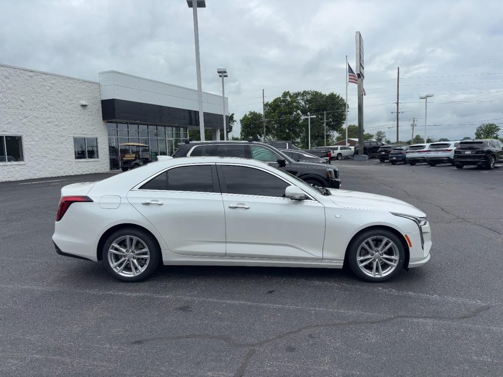Cadillac CT4 Vehicle Full-screen Gallery Image 02