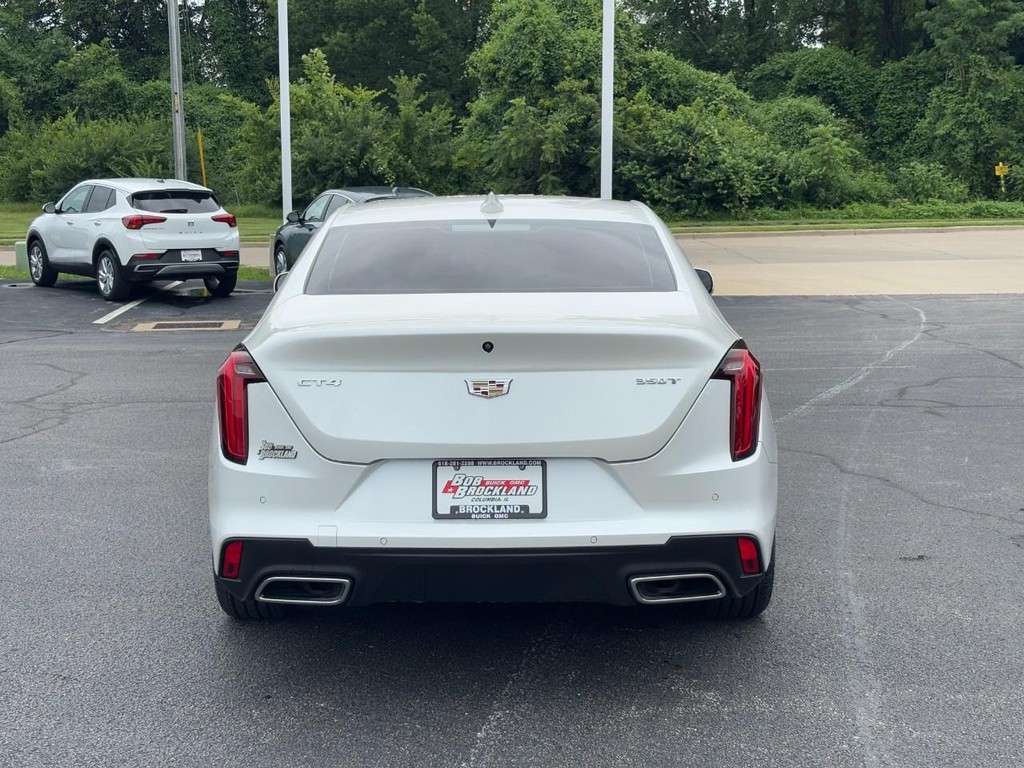 Cadillac CT4 Vehicle Full-screen Gallery Image 04