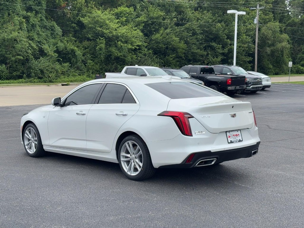 Cadillac CT4 Vehicle Full-screen Gallery Image 05