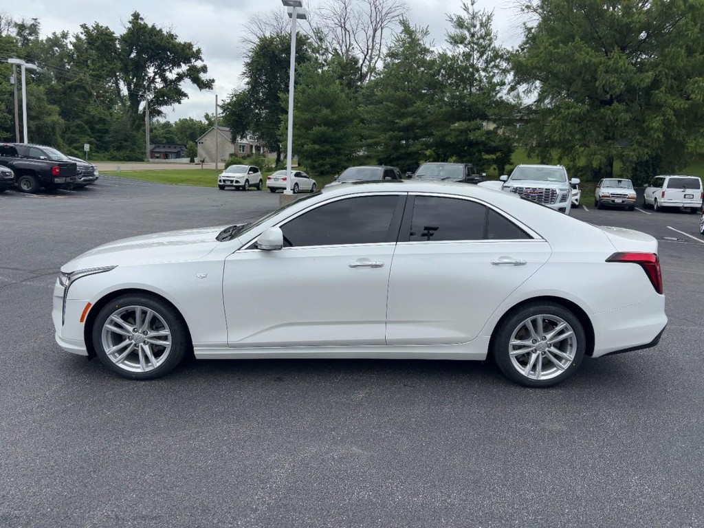 Cadillac CT4 Vehicle Full-screen Gallery Image 06
