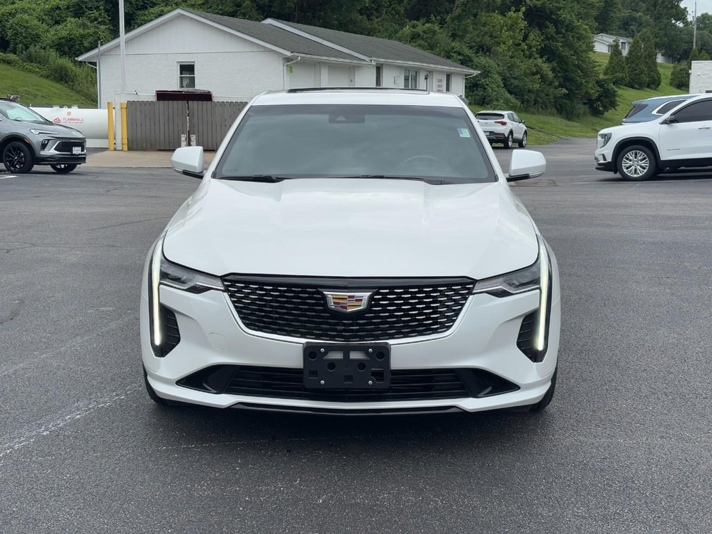 Cadillac CT4 Vehicle Full-screen Gallery Image 08