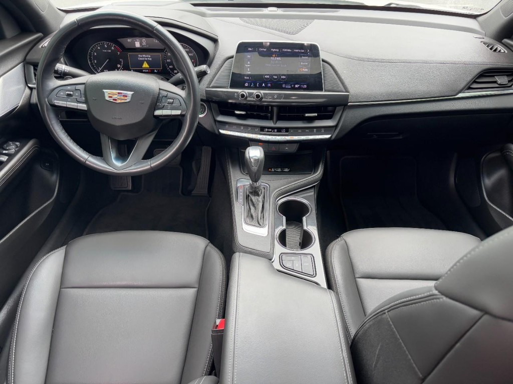 Cadillac CT4 Vehicle Full-screen Gallery Image 11