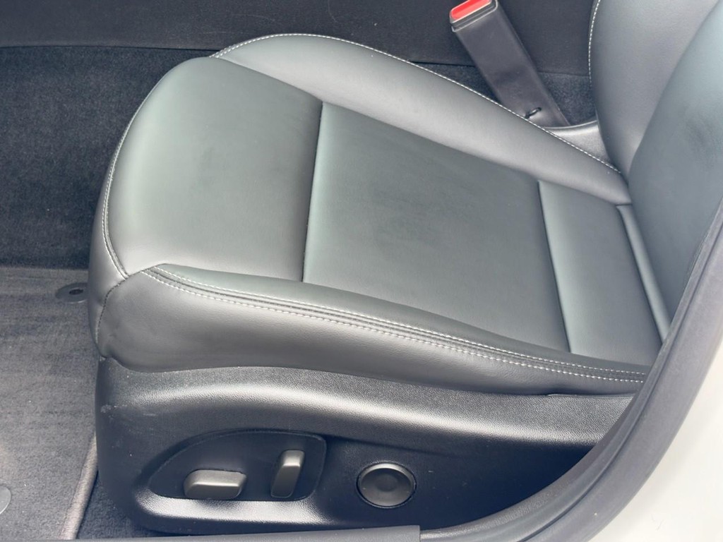 Cadillac CT4 Vehicle Full-screen Gallery Image 15