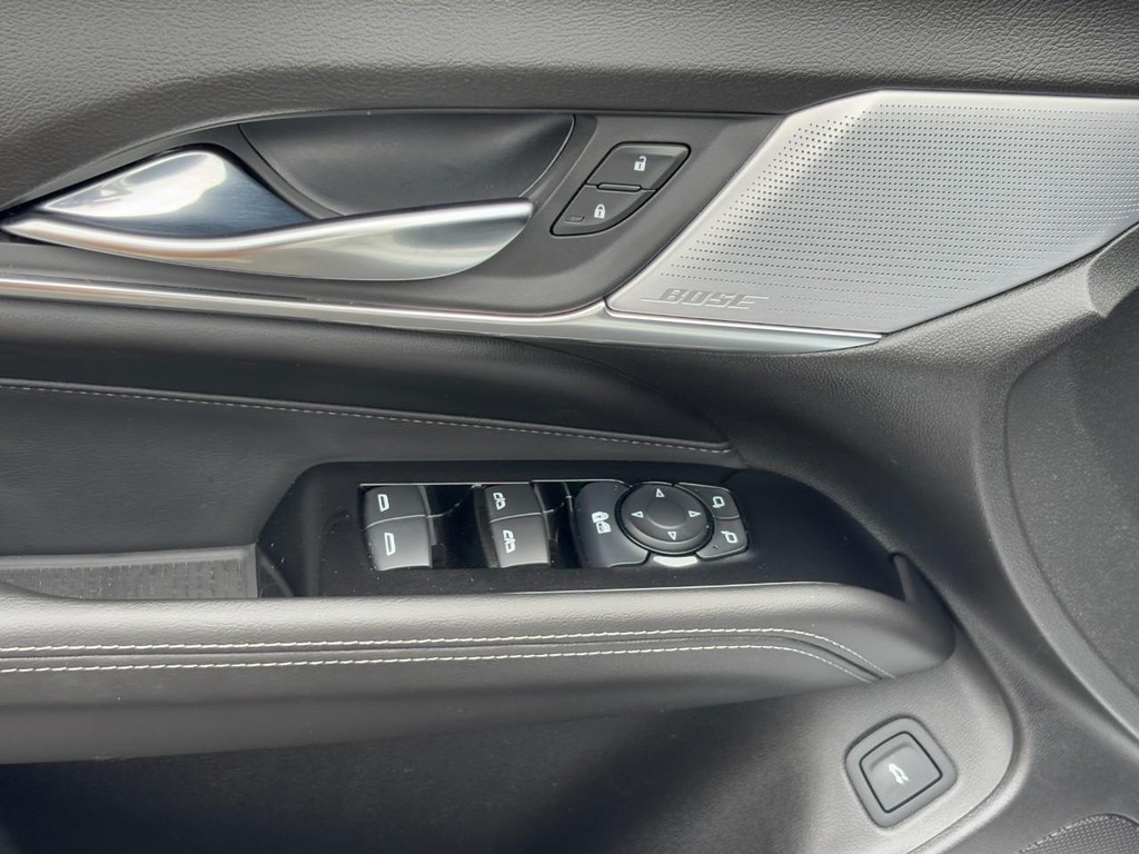 Cadillac CT4 Vehicle Full-screen Gallery Image 16
