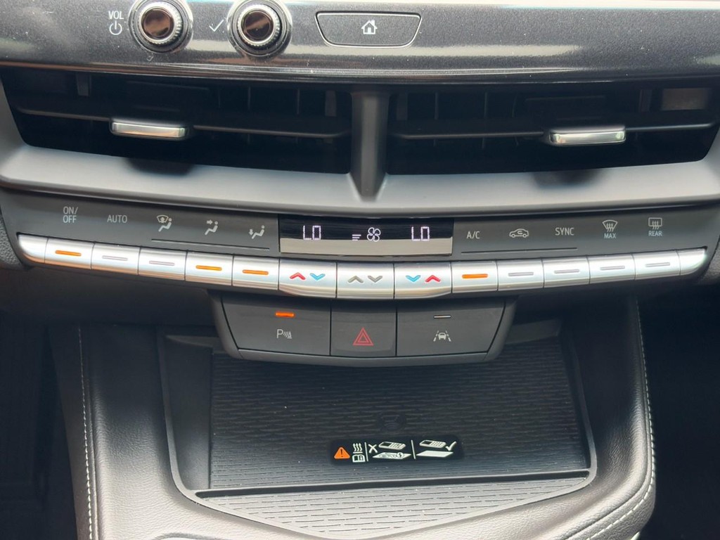 Cadillac CT4 Vehicle Full-screen Gallery Image 23
