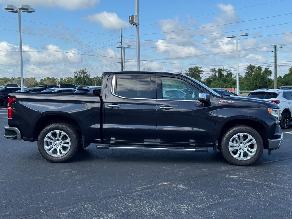 Chevrolet Silverado 1500 Vehicle Full-screen Gallery Image 02