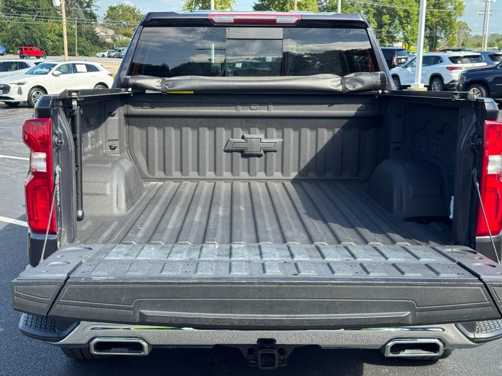 Chevrolet Silverado 1500 Vehicle Full-screen Gallery Image 04