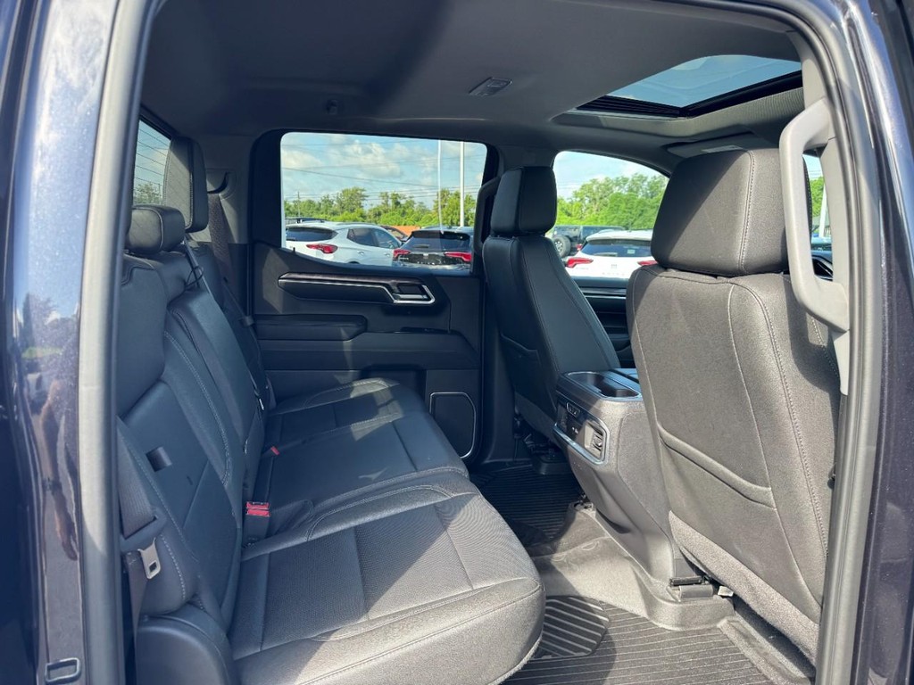 Chevrolet Silverado 1500 Vehicle Full-screen Gallery Image 10