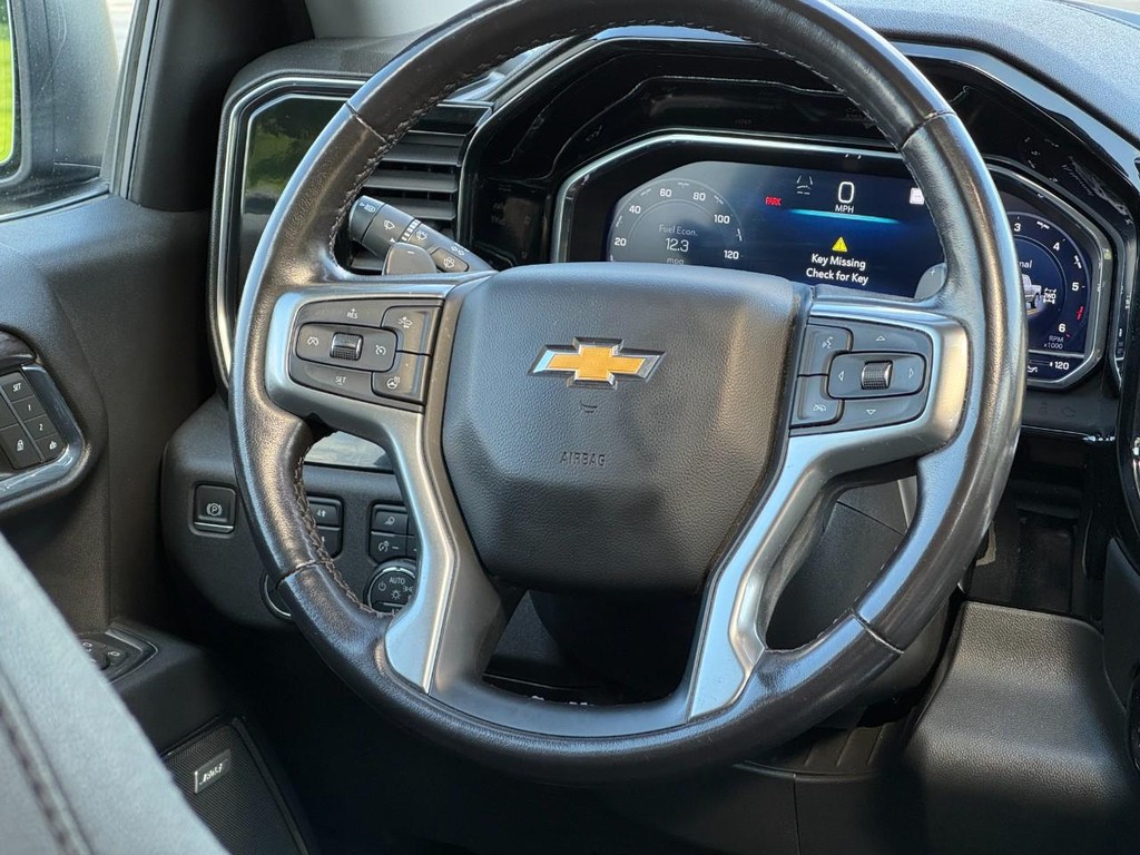 Chevrolet Silverado 1500 Vehicle Full-screen Gallery Image 12
