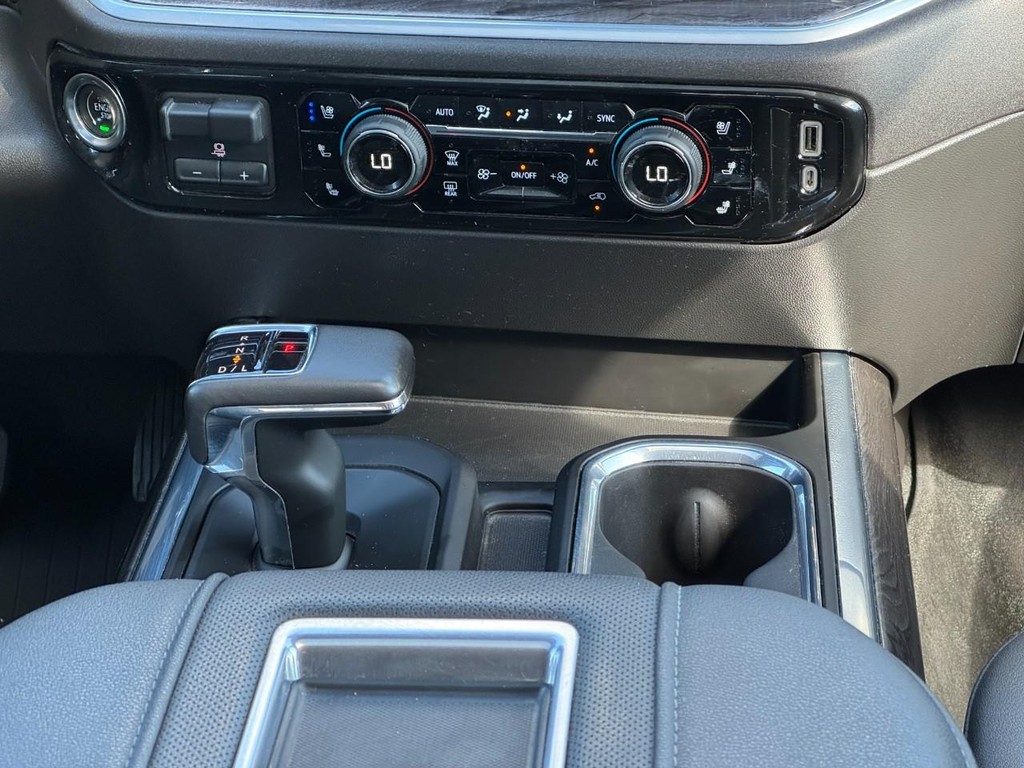 Chevrolet Silverado 1500 Vehicle Full-screen Gallery Image 14