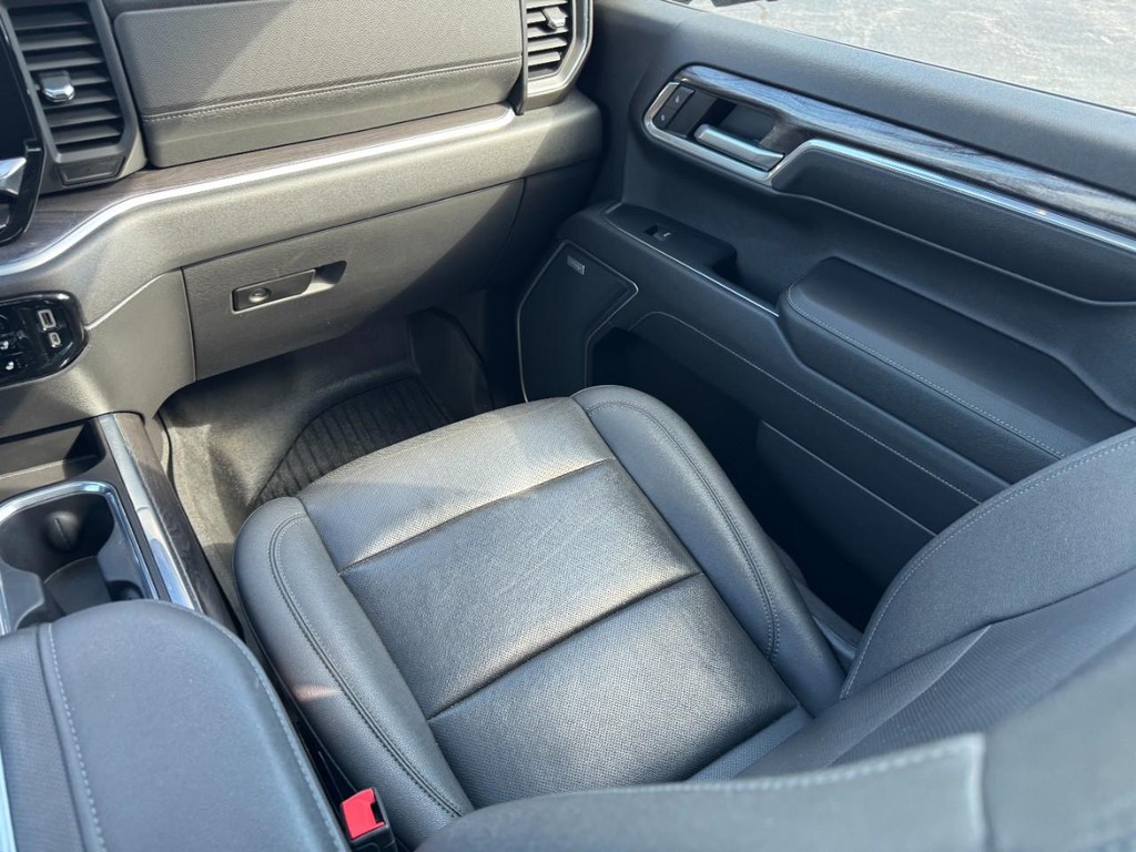 Chevrolet Silverado 1500 Vehicle Full-screen Gallery Image 15