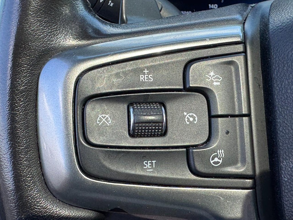 Chevrolet Silverado 1500 Vehicle Full-screen Gallery Image 18