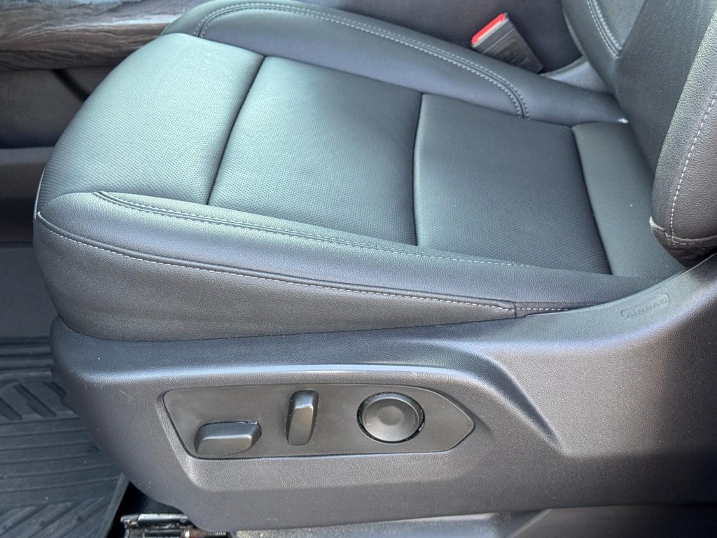 Chevrolet Silverado 1500 Vehicle Full-screen Gallery Image 26