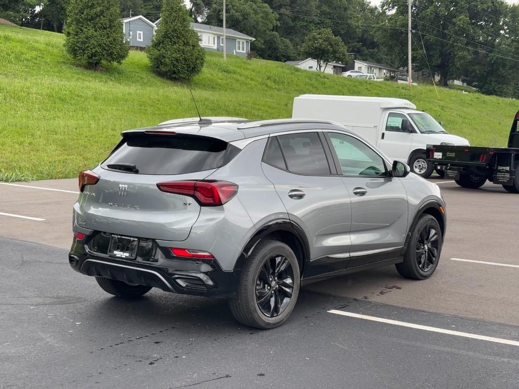 Buick Encore GX Vehicle Full-screen Gallery Image 03