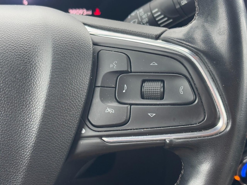 Buick Encore GX Vehicle Full-screen Gallery Image 18