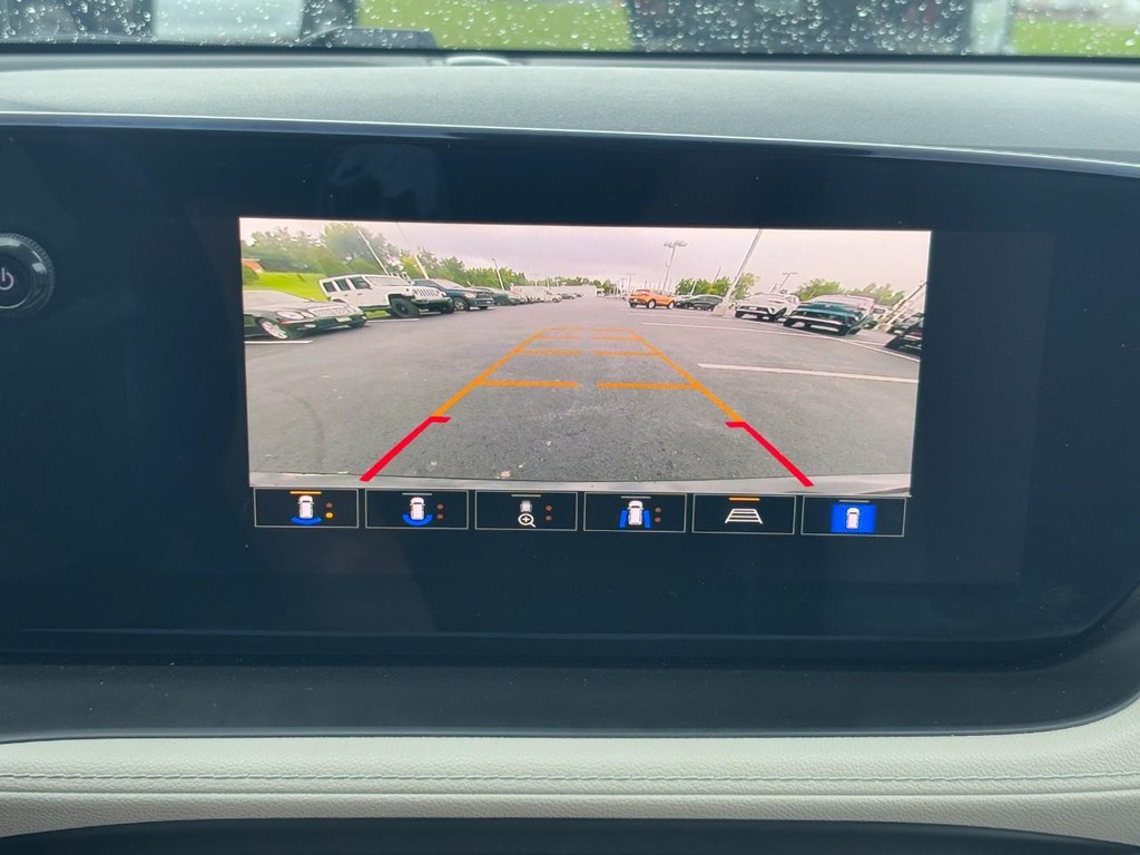 Buick Encore GX Vehicle Full-screen Gallery Image 21