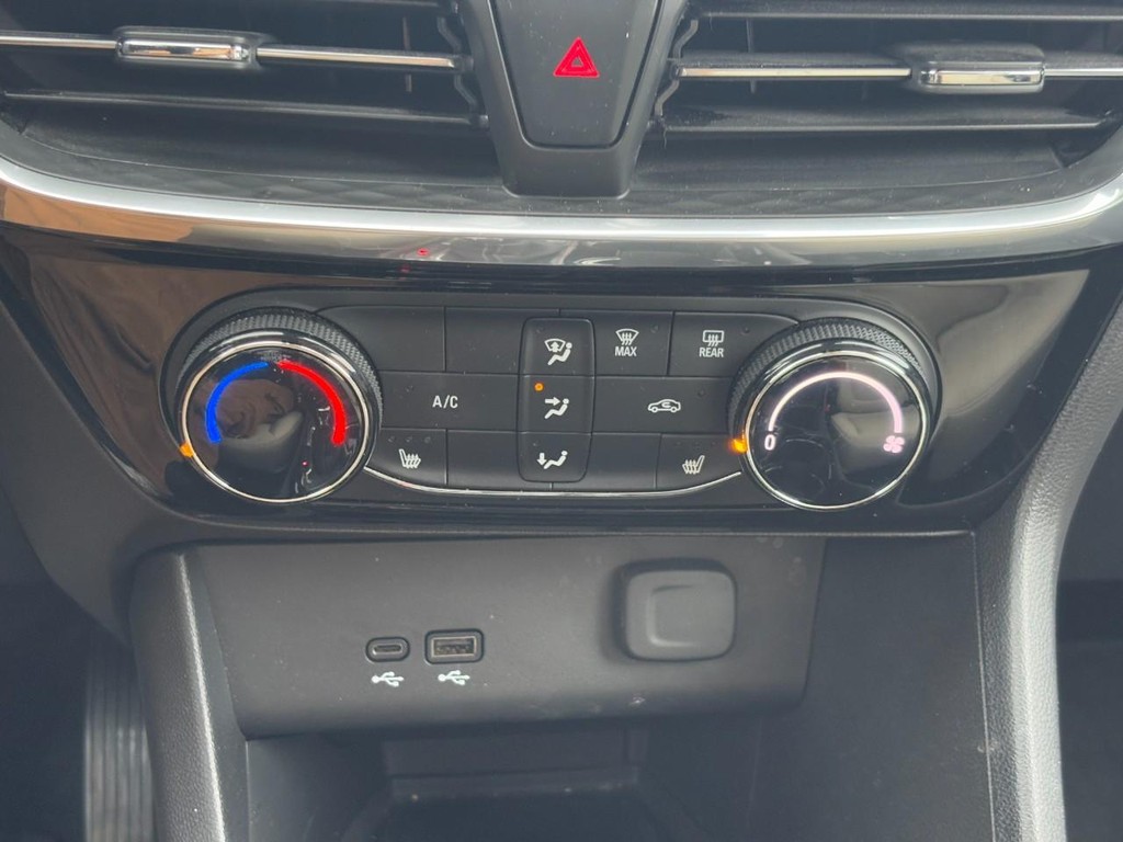 Buick Encore GX Vehicle Full-screen Gallery Image 22