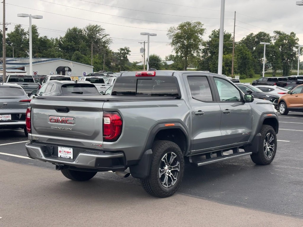 GMC Canyon Vehicle Full-screen Gallery Image 03