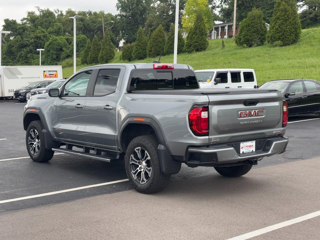 GMC Canyon Vehicle Full-screen Gallery Image 05