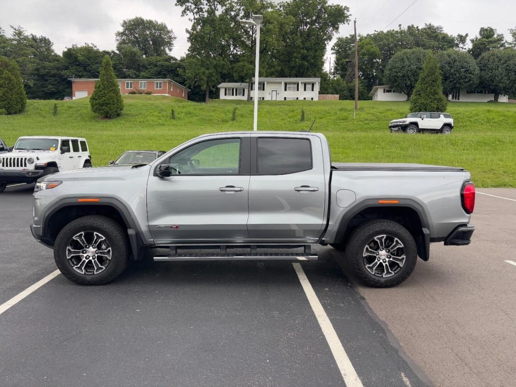 GMC Canyon Vehicle Full-screen Gallery Image 06