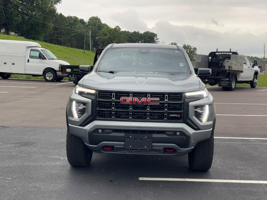 GMC Canyon Vehicle Full-screen Gallery Image 08