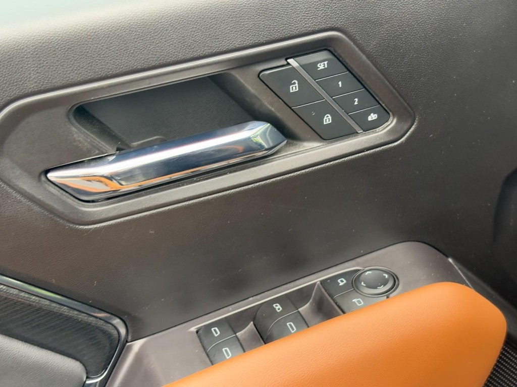 GMC Canyon Vehicle Full-screen Gallery Image 16