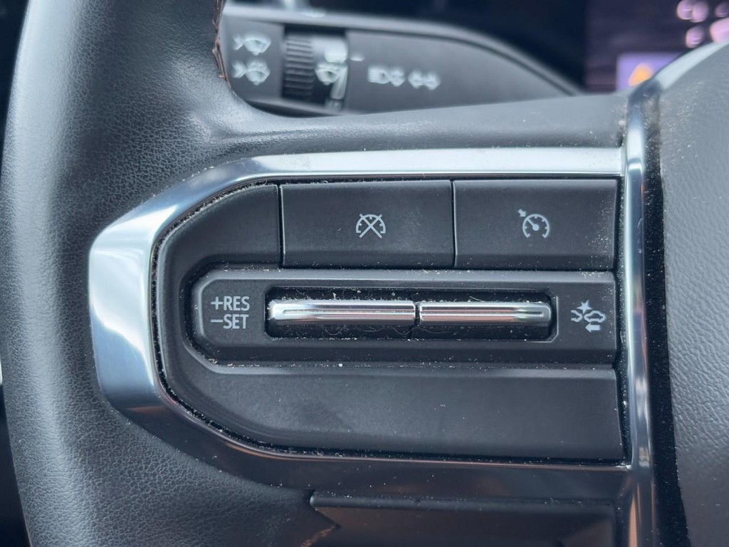 GMC Canyon Vehicle Full-screen Gallery Image 17