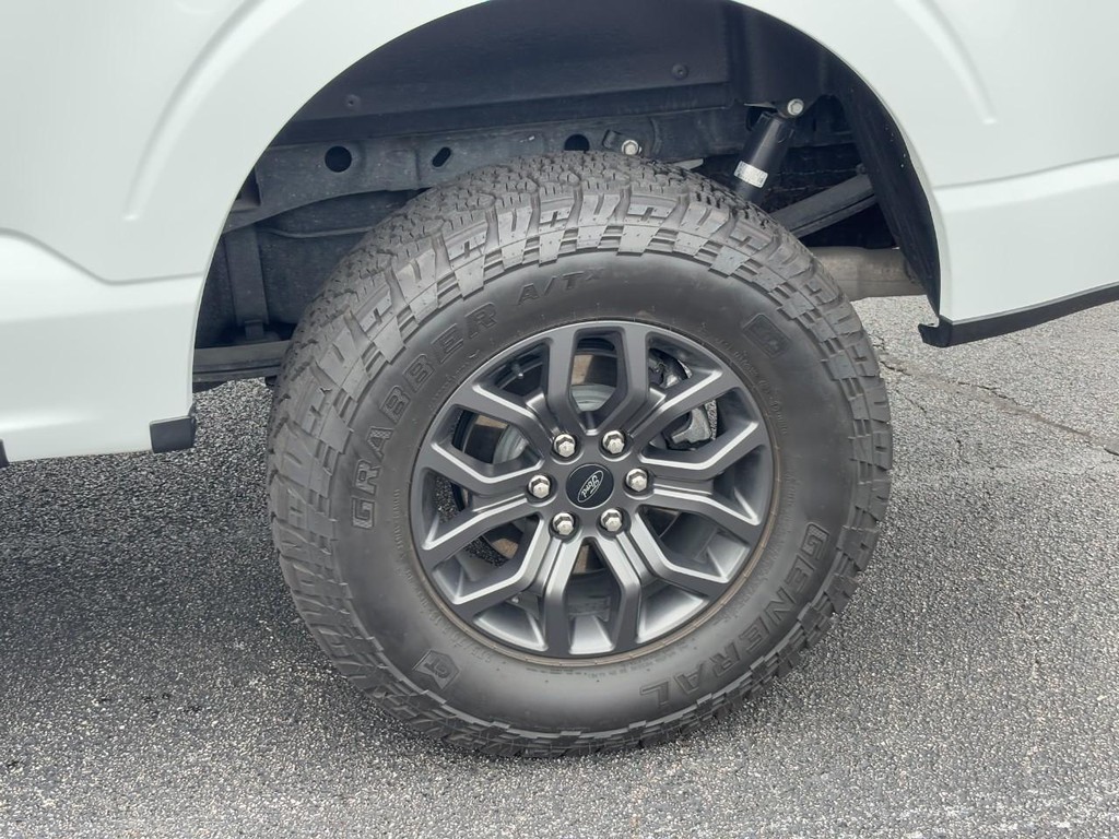 Ford F-150 Vehicle Full-screen Gallery Image 09