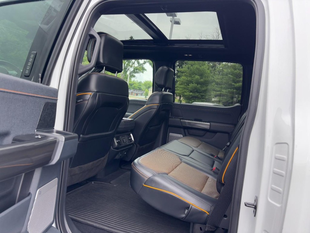 Ford F-150 Vehicle Full-screen Gallery Image 10