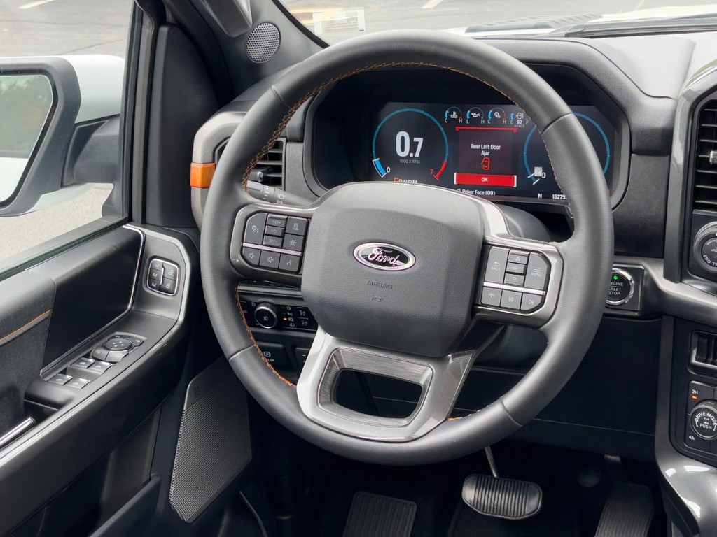 Ford F-150 Vehicle Full-screen Gallery Image 12