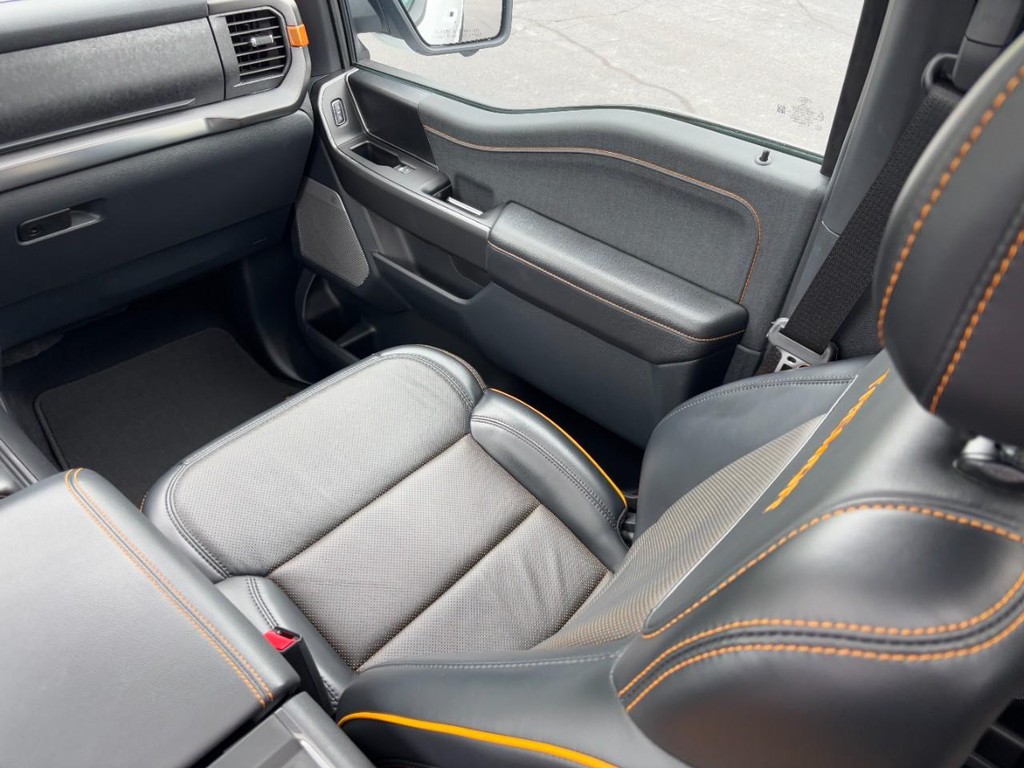 Ford F-150 Vehicle Full-screen Gallery Image 14
