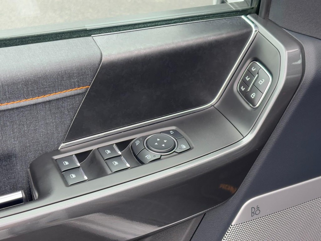 Ford F-150 Vehicle Full-screen Gallery Image 16