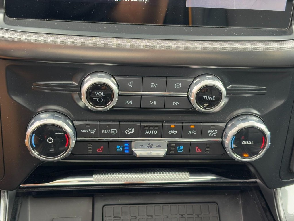 Ford F-150 Vehicle Full-screen Gallery Image 23