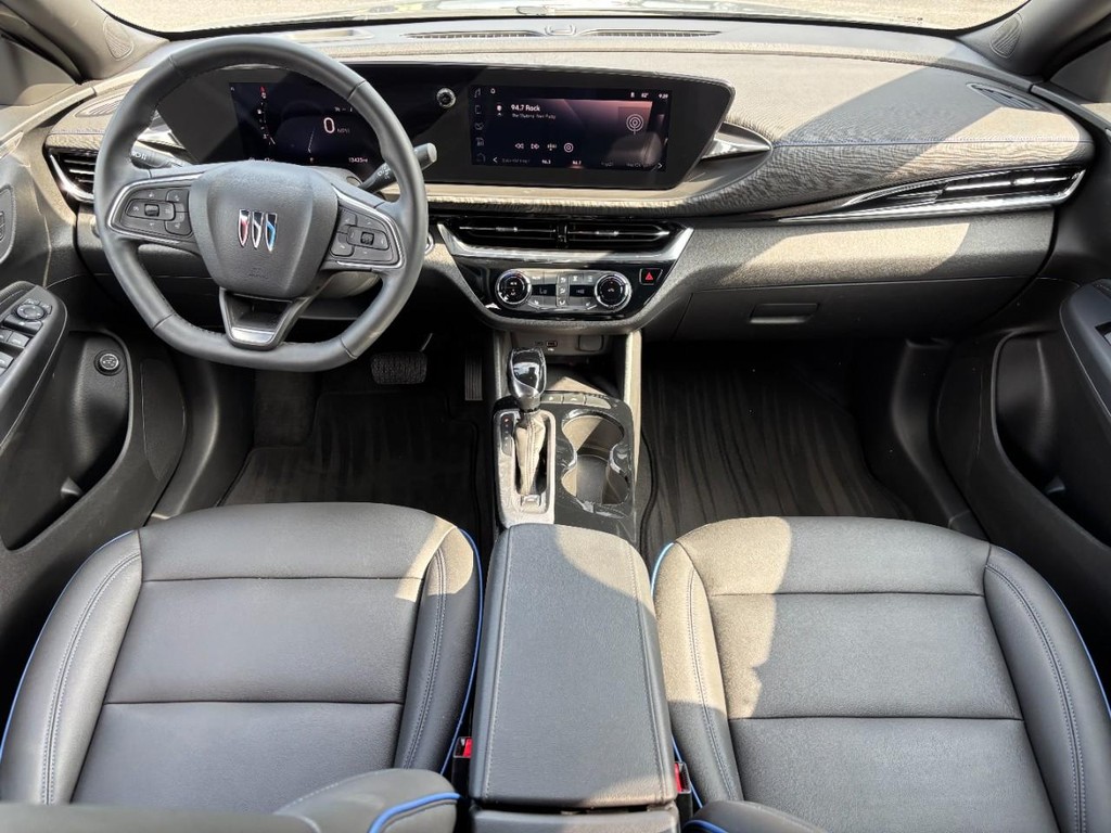Buick Envista Vehicle Full-screen Gallery Image 11